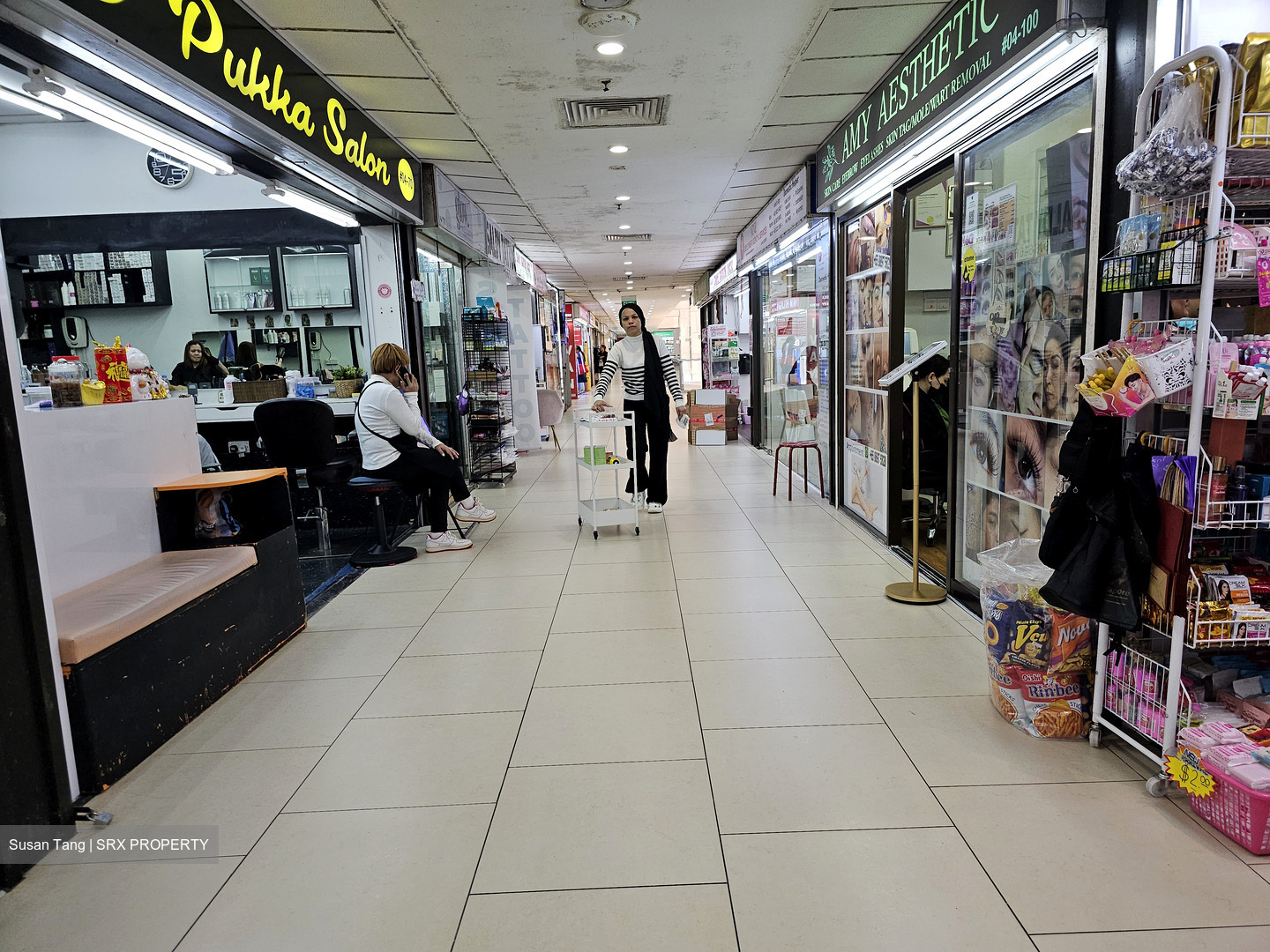 Lucky Plaza (D9), Retail #592980041